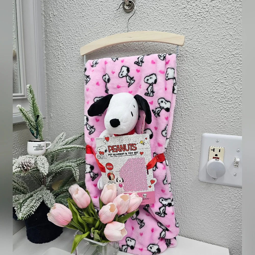 Nwt Peanuts Snoopy Valentine's Day Pet blanket and Squeak toy in Pink and white - Picture 2 of 13